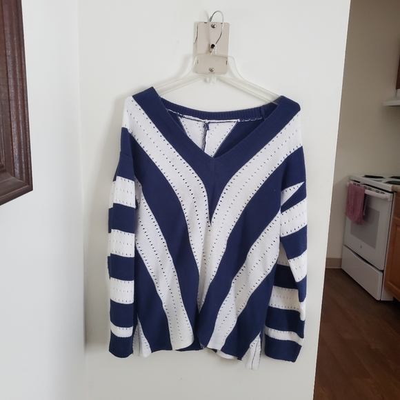Asvivid comfy cardigan sweater. Navy /White medium - Picture 4 of 4